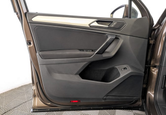 Подержанный автомобиль Volkswagen Tiguan 2017 года (19 фото)