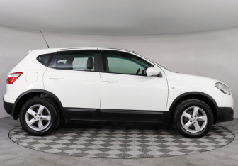 Подержанный автомобиль Nissan Qashqai 2012 года (4 фото)