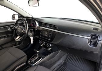 Подержанный автомобиль Kia Rio Hatchback 2021 года (11 фото)