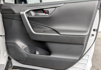 Подержанный автомобиль Toyota RAV4 2024 года (25 фото)