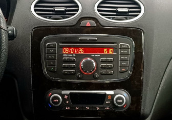 Подержанный автомобиль Ford Focus Sedan 2007 года (13 фото)