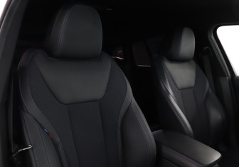 Подержанный автомобиль BMW X4 2018 года (16 фото)