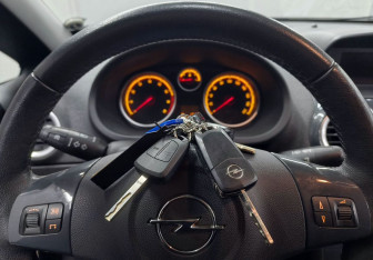 Подержанный автомобиль Opel Corsa 2011 года (16 фото)