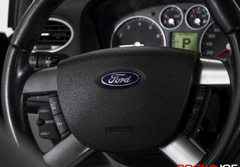 Подержанный автомобиль Ford Focus Sedan 2006 года (14 фото)