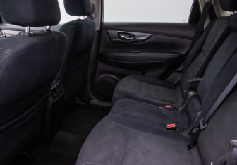 Подержанный автомобиль Nissan X-Trail 2017 года (11 фото)