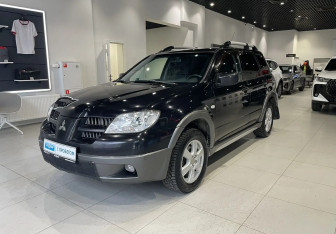 Подержанный автомобиль Mitsubishi Outlander 2005 года (1 фото)