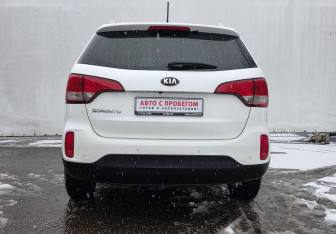 Подержанный автомобиль Kia Sorento 2017 года (6 фото)