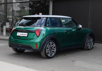 Подержанный автомобиль MINI Hatch 2024 года (4 фото)