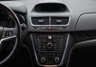 Подержанный автомобиль Opel Mokka 2012 года (14 фото)