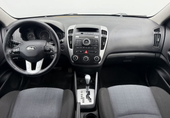Подержанный автомобиль Kia Ceed Hatchback 2011 года (12 фото)