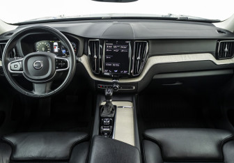 Подержанный автомобиль Volvo XC60 2019 года (15 фото)
