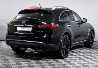 Подержанный автомобиль Infiniti QX70 2017 года (5 фото)
