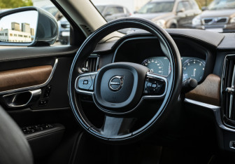 Подержанный автомобиль Volvo S90 2020 года (11 фото)