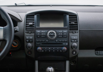 Подержанный автомобиль Nissan Pathfinder 2010 года (15 фото)