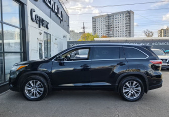 Подержанный автомобиль Toyota Highlander 2014 года (8 фото)