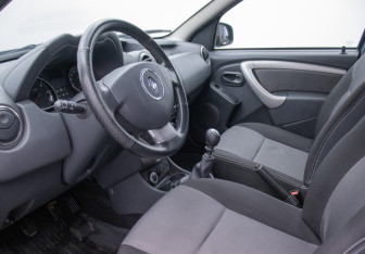 Подержанный автомобиль Renault Duster 2014 года (10 фото)