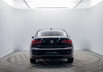 Подержанный автомобиль Volkswagen Passat Sedan 2017 года (6 фото)