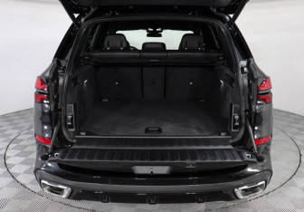 Подержанный автомобиль BMW X5 2024 года (9 фото)