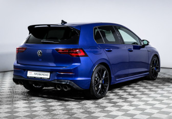 Подержанный автомобиль Volkswagen Golf R Hatchback 2023 года (5 фото)