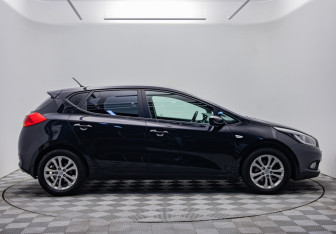 Подержанный автомобиль Kia Ceed Hatchback 2012 года (4 фото)