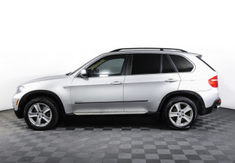 Подержанный автомобиль BMW X5 2009 года (8 фото)
