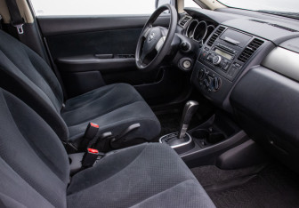 Подержанный автомобиль Nissan Tiida Hatchback 2011 года (9 фото)
