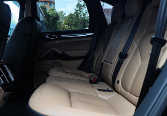 Подержанный автомобиль Porsche Cayenne 2015 года (7 фото)