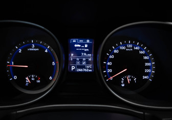 Подержанный автомобиль Hyundai Santa Fe 2013 года (11 фото)