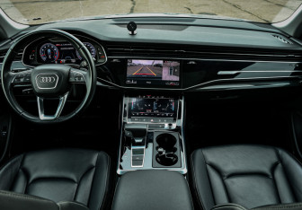 Подержанный автомобиль Audi Q8 2019 года (11 фото)