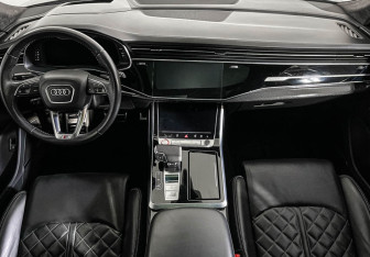 Подержанный автомобиль Audi SQ8 2019 года (12 фото)