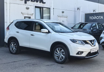 Подержанный автомобиль Nissan X-Trail 2017 года (3 фото)