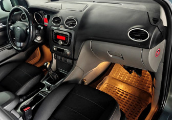 Подержанный автомобиль Ford Focus Sedan 2010 года (11 фото)