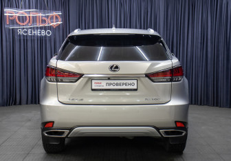 Подержанный автомобиль Lexus RX 2022 года (6 фото)