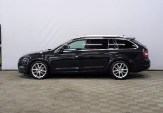 Подержанный автомобиль Skoda Octavia RS Wagon 2020 года (8 фото)