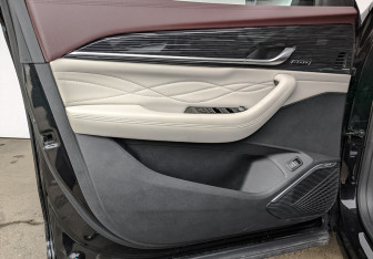 Подержанный автомобиль Geely Monjaro 2024 года (18 фото)