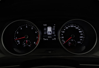 Подержанный автомобиль Volkswagen Tiguan 2017 года (13 фото)
