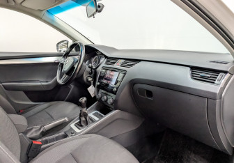 Подержанный автомобиль Skoda Octavia Wagon 2017 года (11 фото)