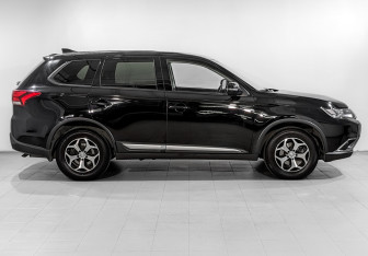 Подержанный автомобиль Mitsubishi Outlander 2018 года (4 фото)