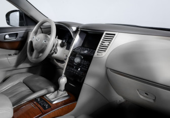 Подержанный автомобиль Infiniti FX 2013 года (9 фото)