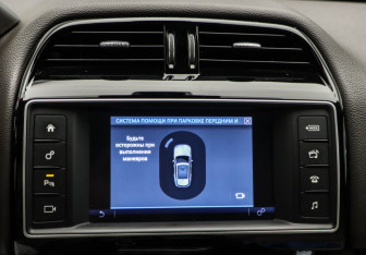 Подержанный автомобиль Jaguar F-Pace 2016 года (22 фото)