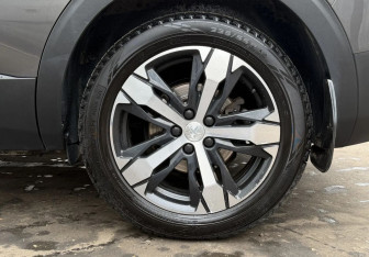 Подержанный автомобиль Peugeot 5008 Suv 2022 года (16 фото)
