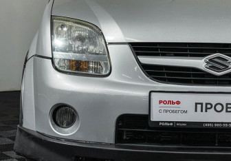 Подержанный автомобиль Suzuki Ignis 2005 года (14 фото)