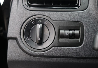Подержанный автомобиль Volkswagen Polo Sedan 2013 года (12 фото)