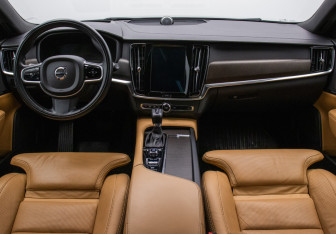 Подержанный автомобиль Volvo V90 Cross Country 2018 года (12 фото)