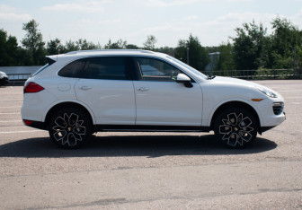 Подержанный автомобиль Porsche Cayenne 2012 года (4 фото)