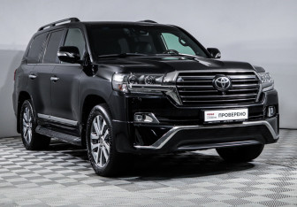 Подержанный автомобиль Toyota Land Cruiser Suv 2017 года (3 фото)