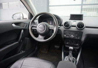 Подержанный автомобиль Audi A1 2013 года (13 фото)