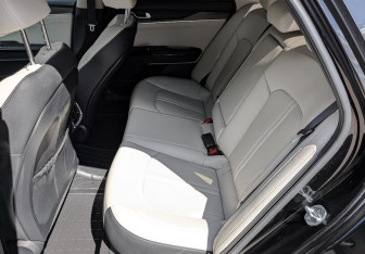 Подержанный автомобиль Kia K5 2021 года (18 фото)
