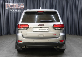Подержанный автомобиль Jeep Grand Cherokee 2018 года (6 фото)