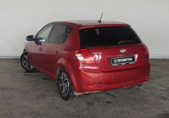 Подержанный автомобиль Kia Ceed Hatchback 2011 года (4 фото)